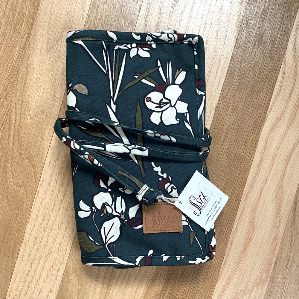 Sseko jewelry roll up in sweet pea